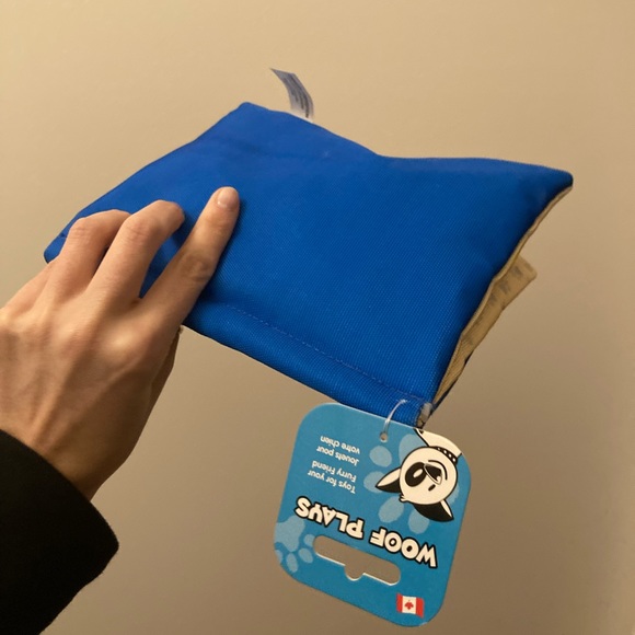 Woof plays passport dog toy - Picture 4 of 4